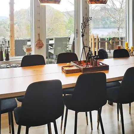 12 Person In Tau-by Traum טאו