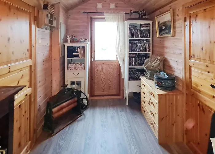 12 Person In Tau-by Traum Tau