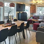 12 Person In Tau-by Traum * Tau
